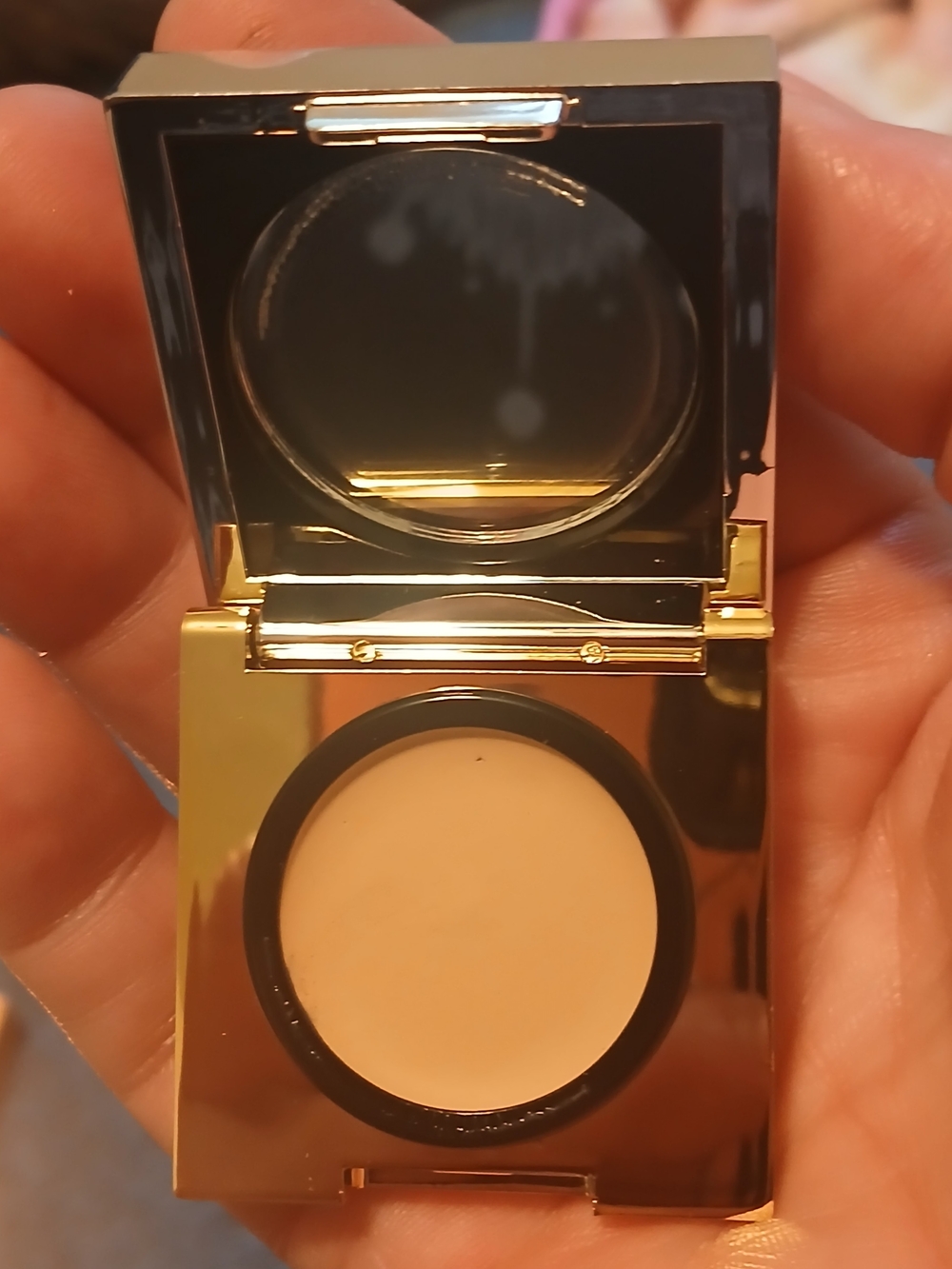 Elizabeth Arden Concealer Compact With Mirror Shade- Fair - Picture 3 of 4